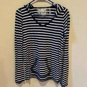 Twisted Heart Hoodie Shirt. 100% Cotton. Size S.